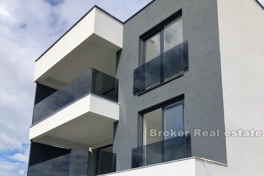 Wyspa Rab, apartamenty z dwiema sypialniami w nowym budynku z widokiem na morze