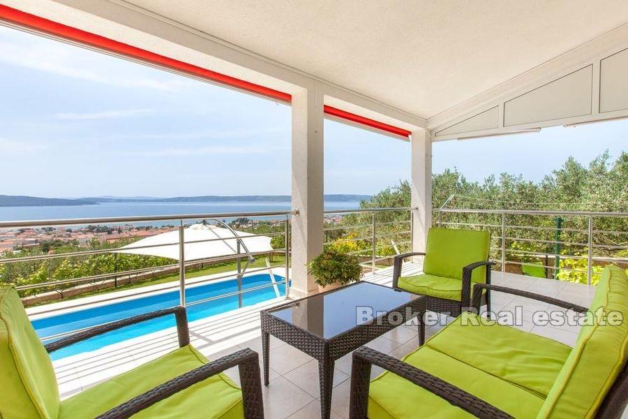 Kastela, villa med havsutsikt och pool