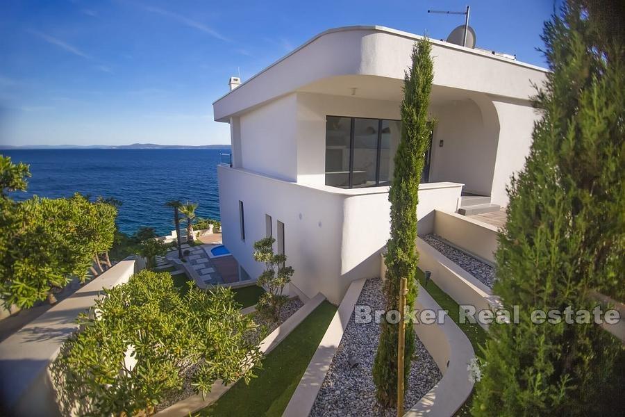 Isola di Ciovo, moderna villa sul mare