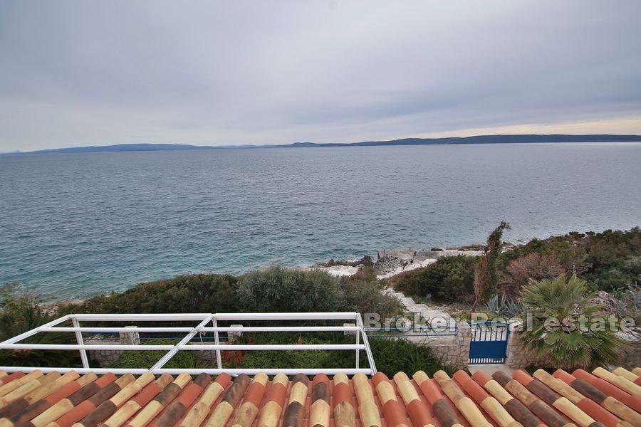 Wyspa Ciovo, ciekawy dom pierwszym rzędzie do morza