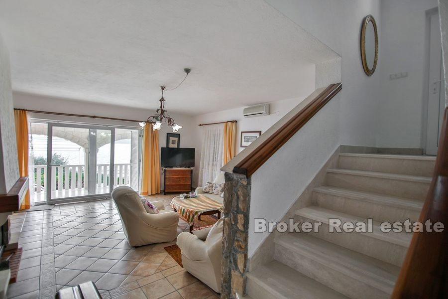 Wyspa Ciovo, ciekawy dom pierwszym rzędzie do morza