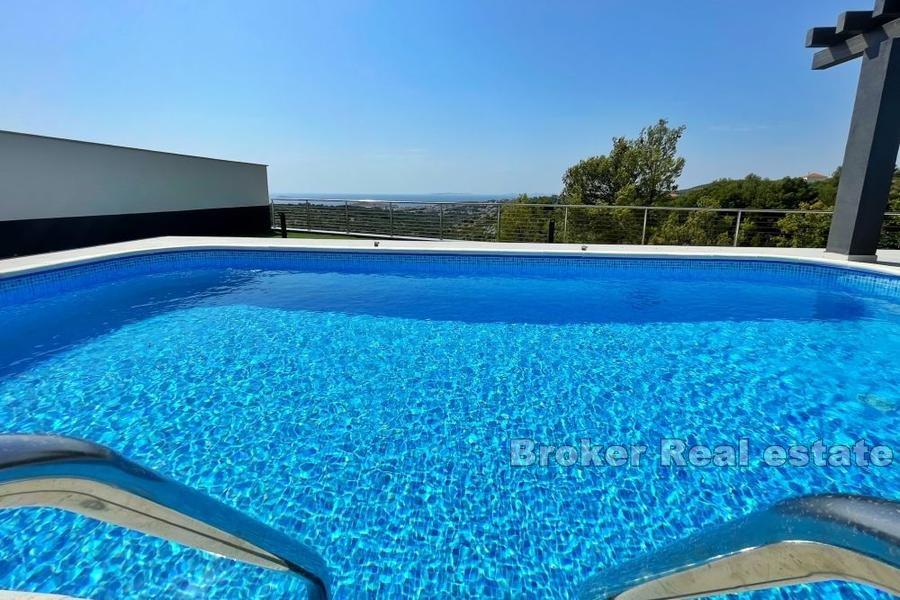 I nærheten av Primosten, moderne villa med panoramautsikt over havet
