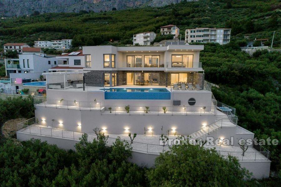 Vicino a Omis - Villa moderna con vista panoramica sul mare