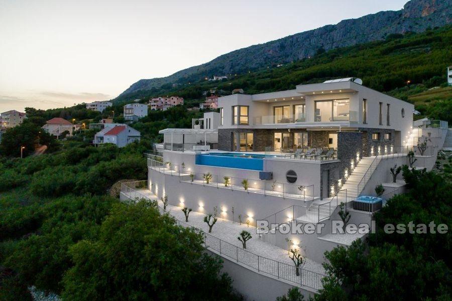 Vicino a Omis - Villa moderna con vista panoramica sul mare