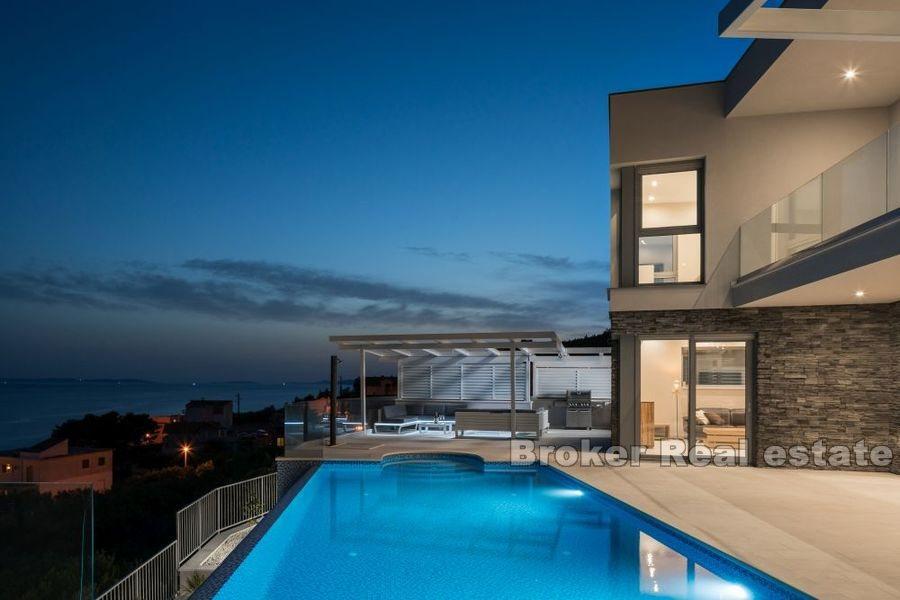 Vicino a Omis - Villa moderna con vista panoramica sul mare