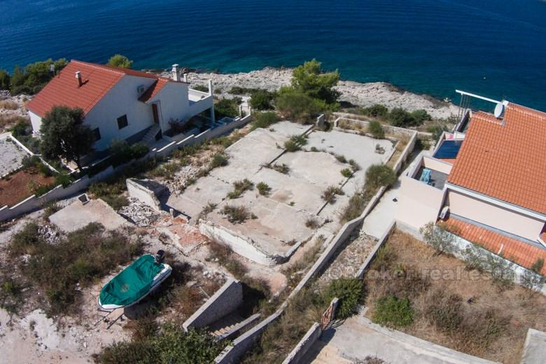 Area of Rogoznica, building land plot at first row to the sea