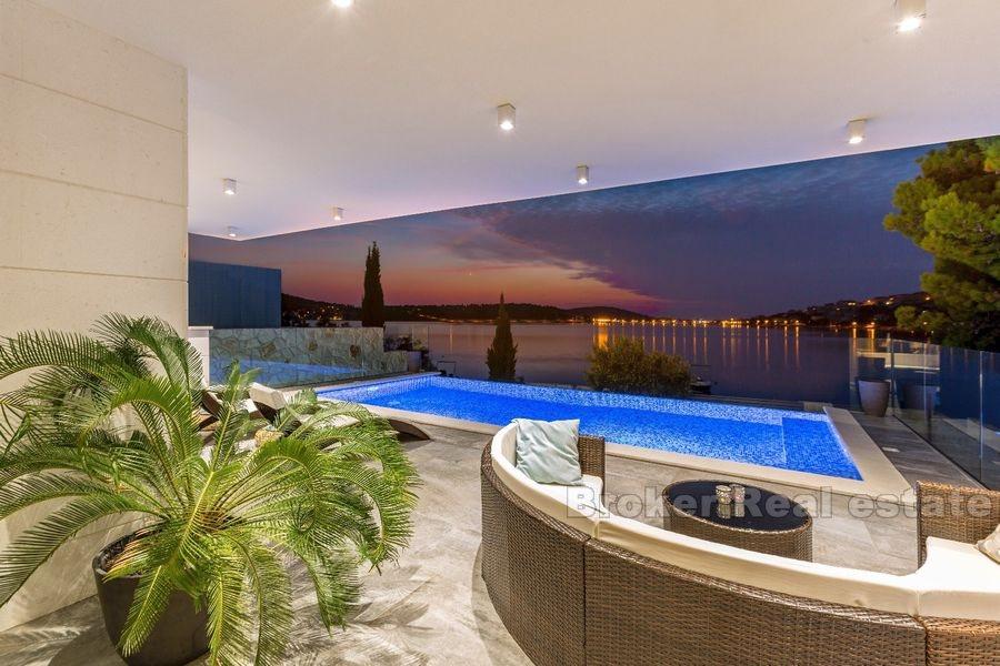 Zona Rogoznica, villa di lusso prima fila al mare