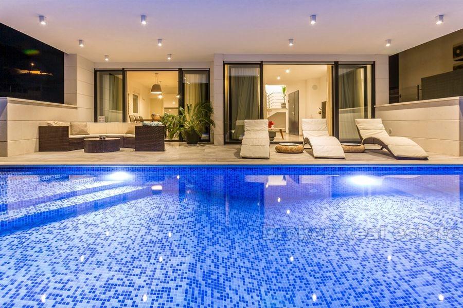 Rogoznica, luksusowa willa, pierwsza rzędna do morza