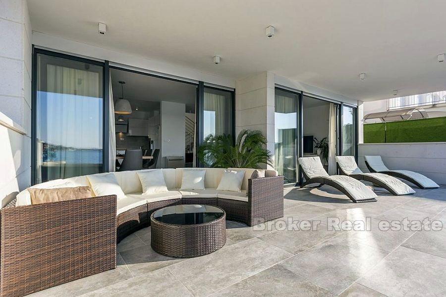 Rogoznica, luksusowa willa, pierwsza rzędna do morza