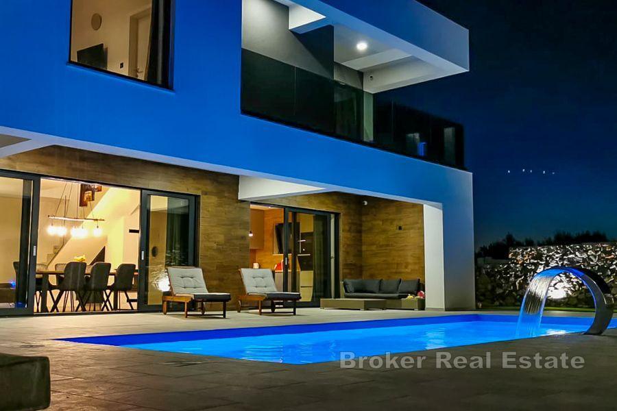Задар - Современная вилла с бассейном