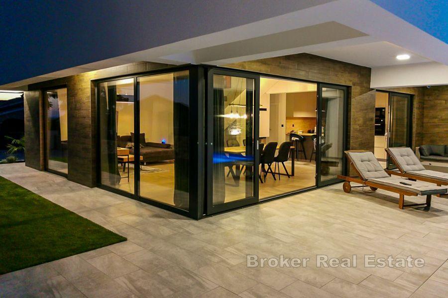 Задар - Современная вилла с бассейном