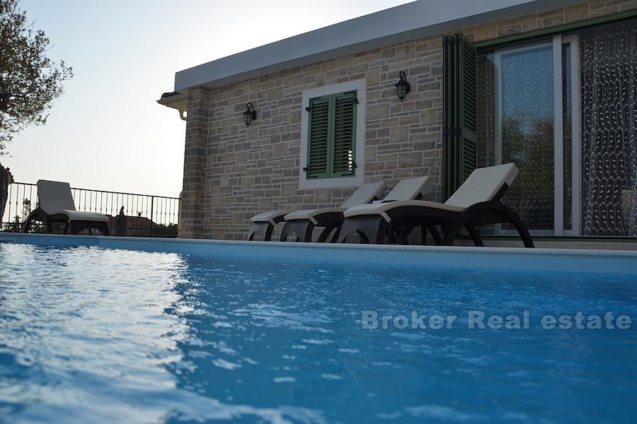 wyspa Pag, willa z basenem