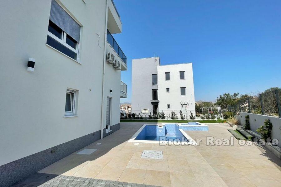 Wyspa Ciovo - Bliźniak z widokiem na morze i basenem