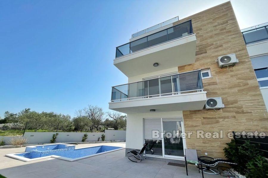 Wyspa Ciovo - Bliźniak z widokiem na morze i basenem