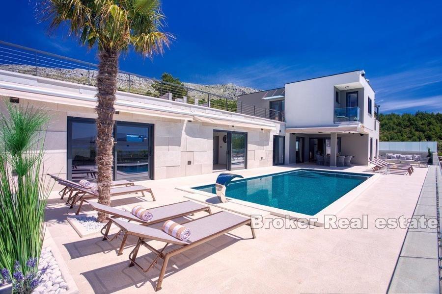 Рядом со Сплитом - Роскошная вилла с бассейном и видом на море