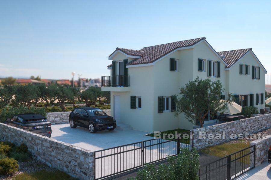 V blízkosti Šibeniku - dom s rozostavanými apartmánmi