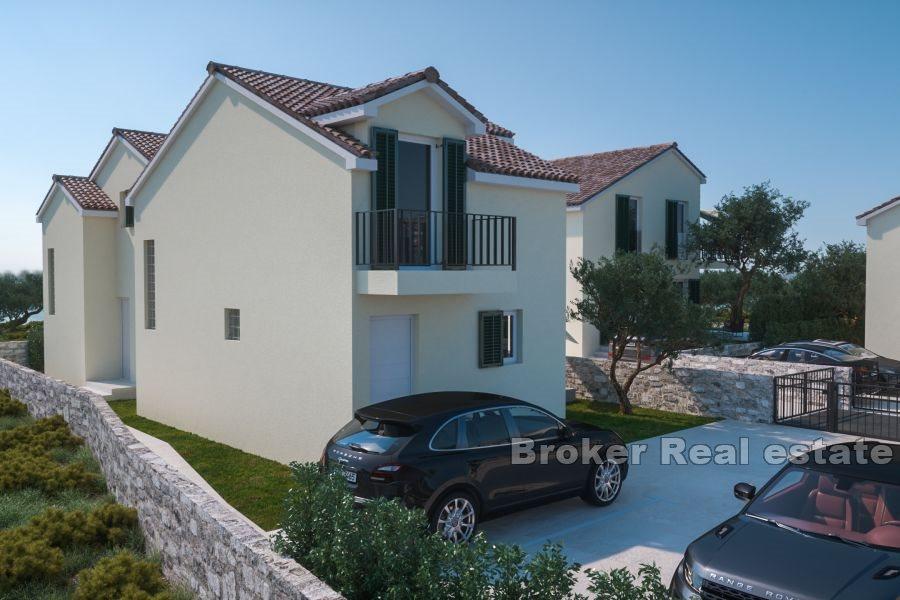 Nedaleko Šibeniku - Dům s rozestavěnými byty