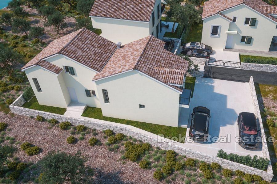 Nedaleko Šibeniku - Dům s rozestavěnými byty