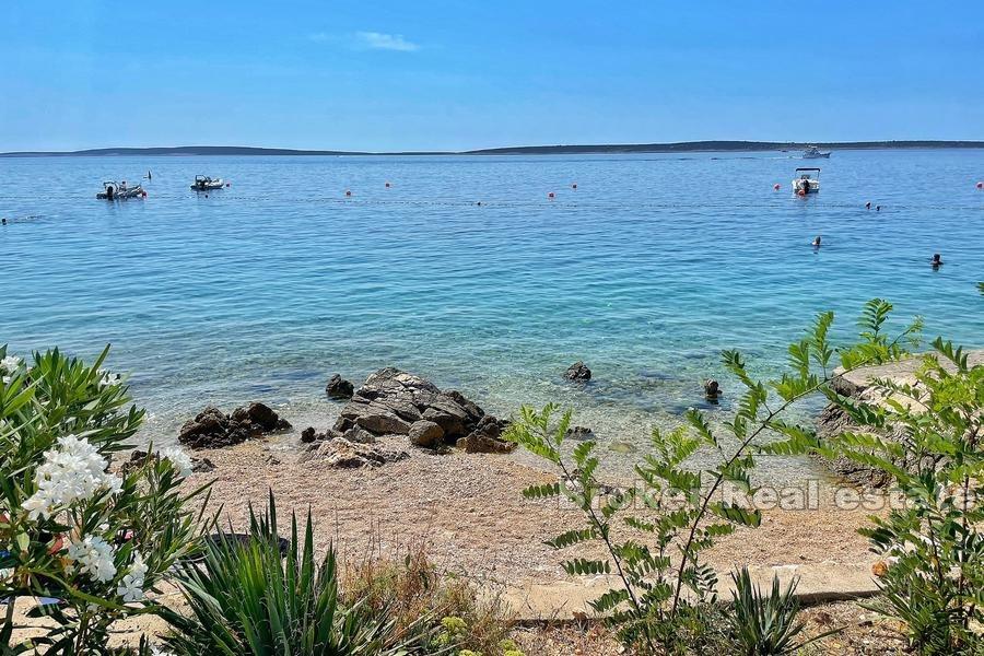 Otok Pag - Vila s luksuznim apartmanima, prvi red do mora