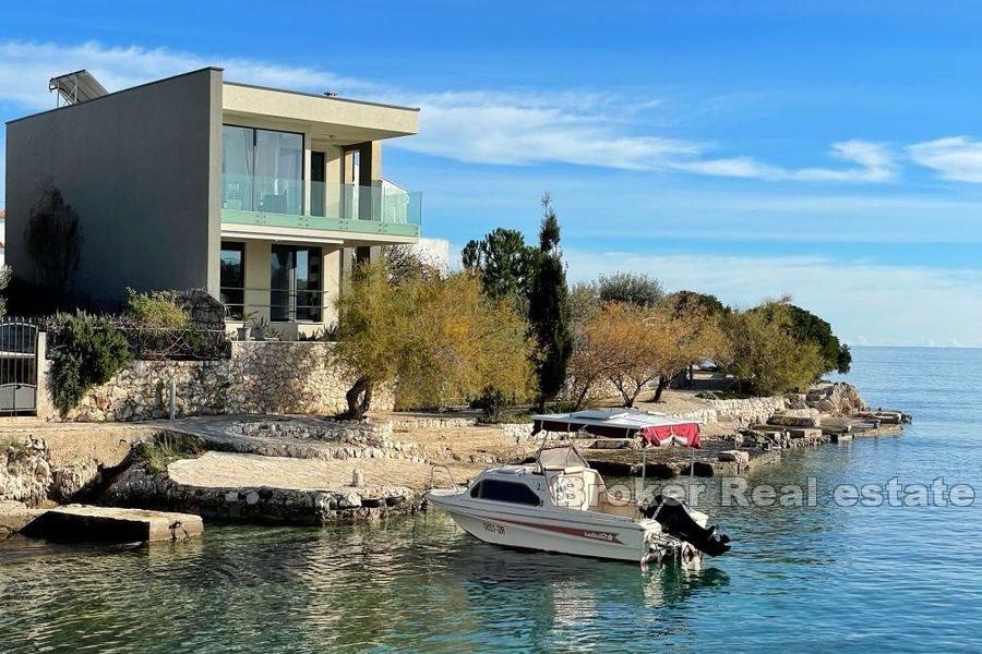 Rogoznica - Maison première rangée à la mer