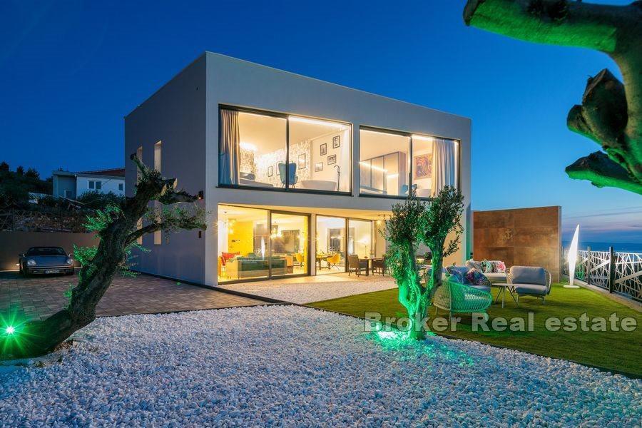 Area spaccata - Villa di lusso con piscina