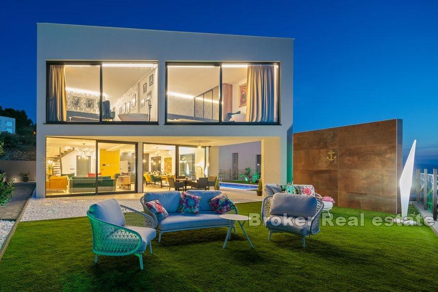 Area spaccata - Villa di lusso con piscina