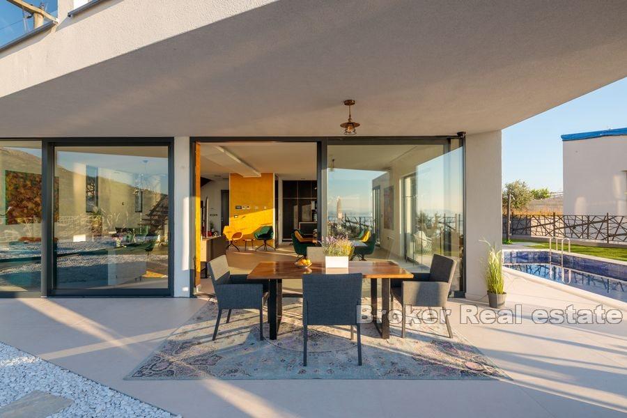 Area spaccata - Villa di lusso con piscina