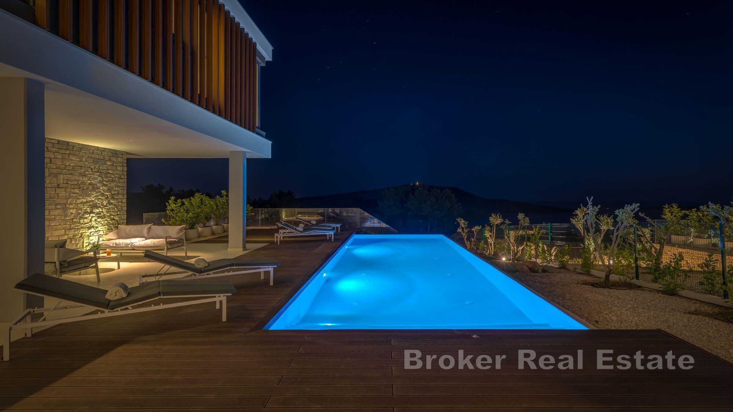 Primošten - Villa moderna con piscina