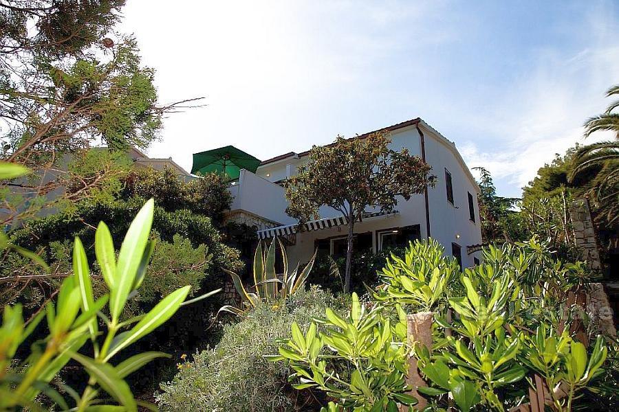 Trogir - Hus på første rad til sjøen