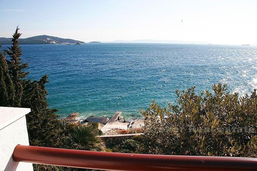 Trogir - Hus på første rad til sjøen