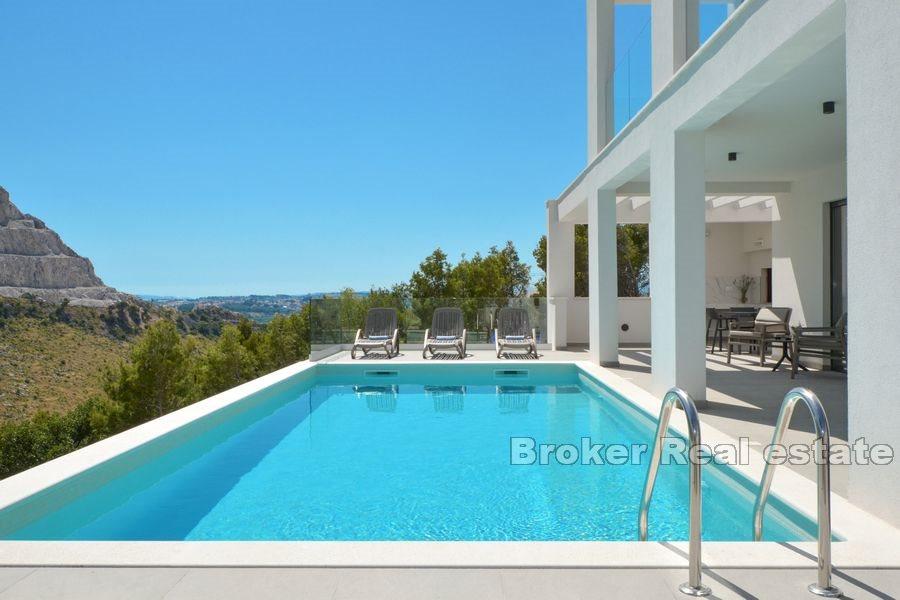 Delat område - Elegant villa med pool