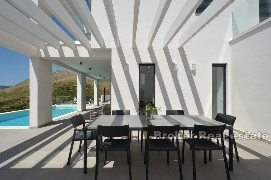 Delat område - Elegant villa med pool