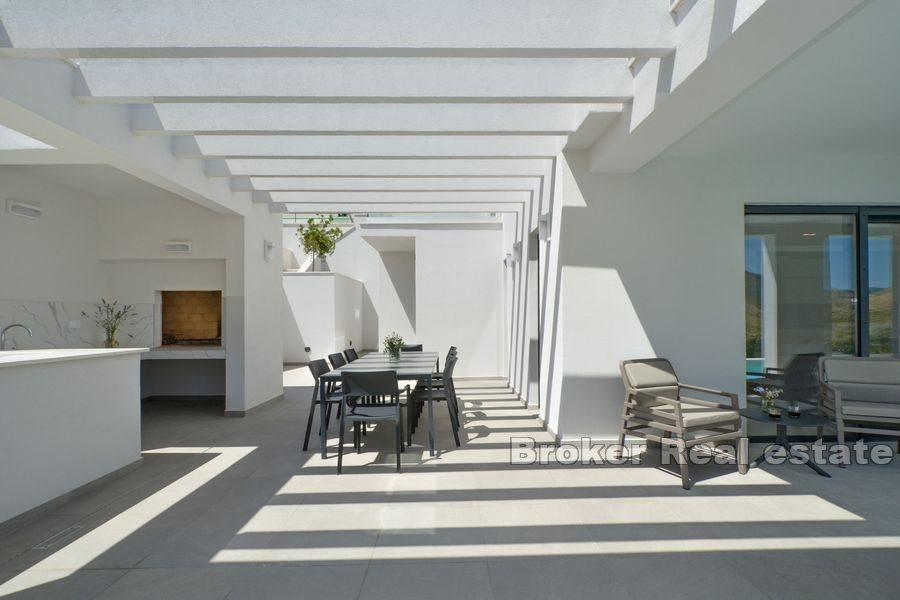 Delat område - Elegant villa med pool