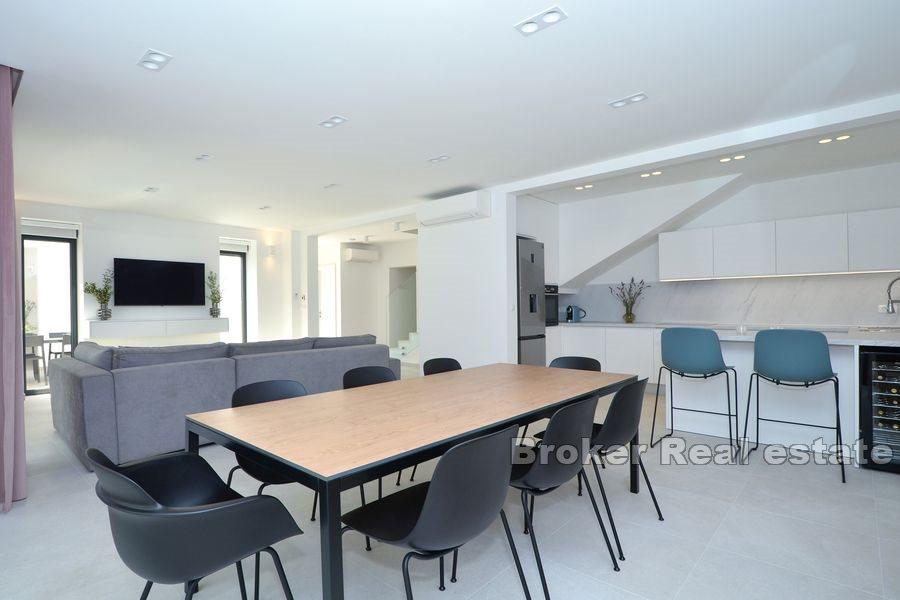 Delat område - Elegant villa med pool