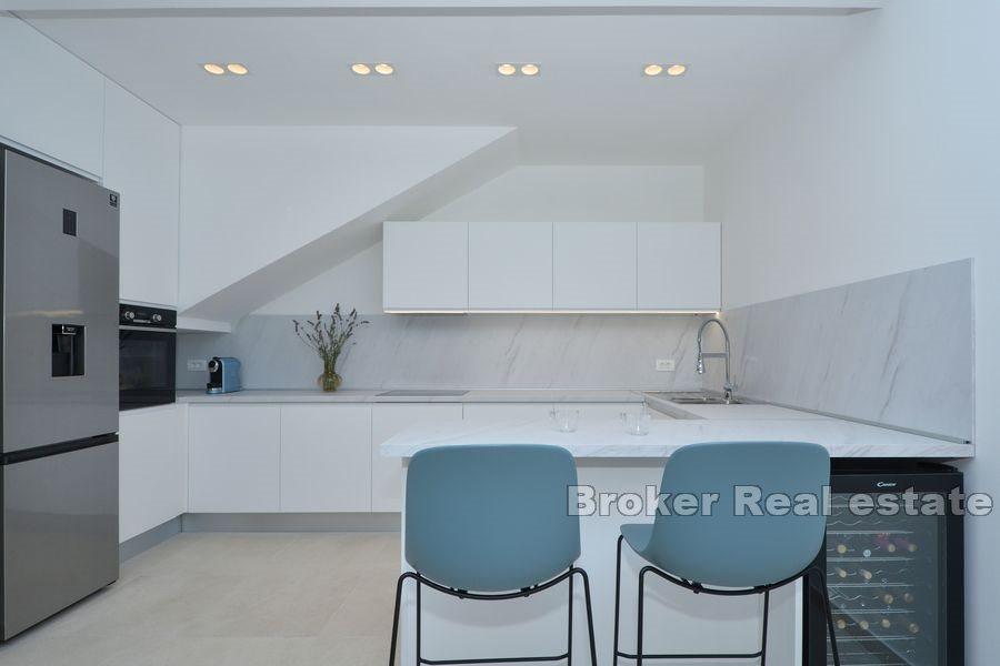Delat område - Elegant villa med pool