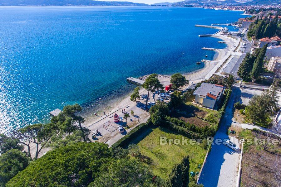 Kaštel Lukšić - Działka budowlana z niedokończonym budynkiem w wyjątkowej lokalizacji