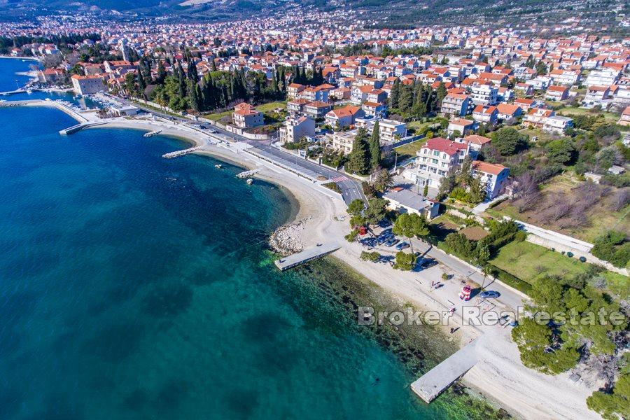 Kaštel Lukšić - Działka budowlana z niedokończonym budynkiem w wyjątkowej lokalizacji