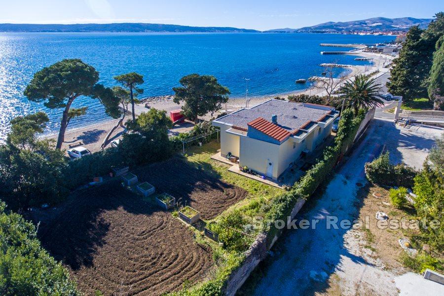 Kaštel Lukšić - Działka budowlana z niedokończonym budynkiem w wyjątkowej lokalizacji