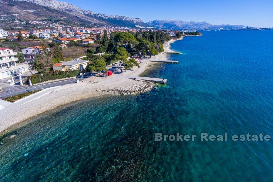 Kaštel Lukšić - Działka budowlana z niedokończonym budynkiem w wyjątkowej lokalizacji