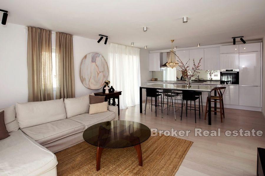 Vicino a Omis - Casa con piscina con vista sul mare aperto