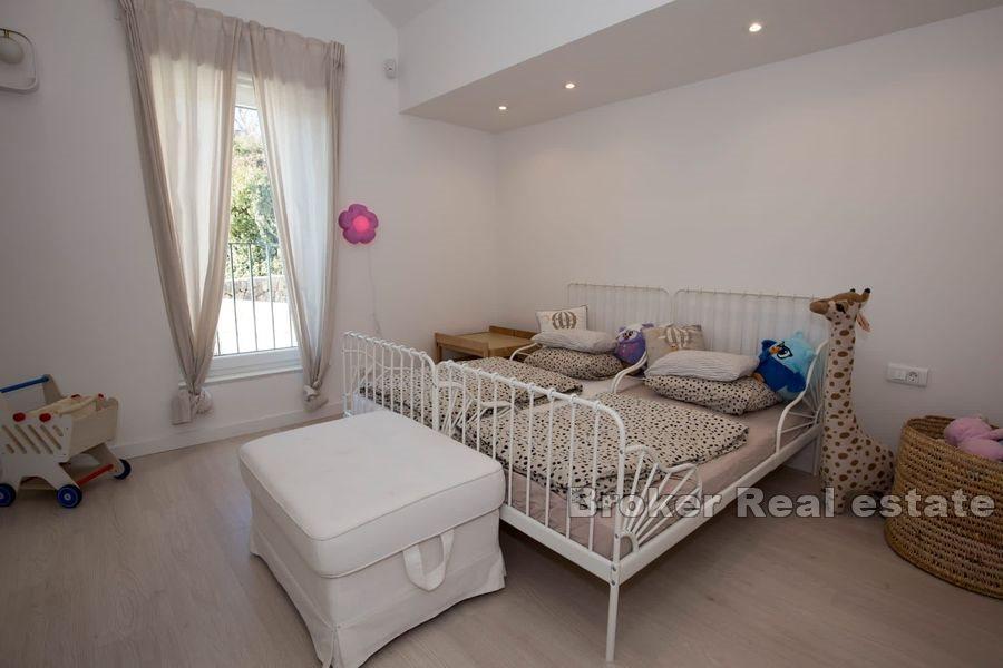 Vicino a Omis - Casa con piscina con vista sul mare aperto