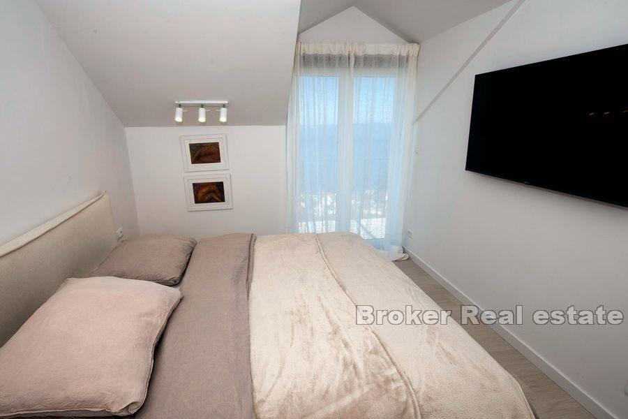 Vicino a Omis - Casa con piscina con vista sul mare aperto