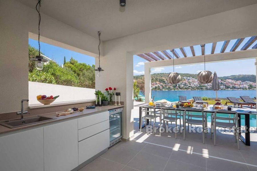 Insel Ciovo - Luxusvilla in der ersten Reihe zum Meer