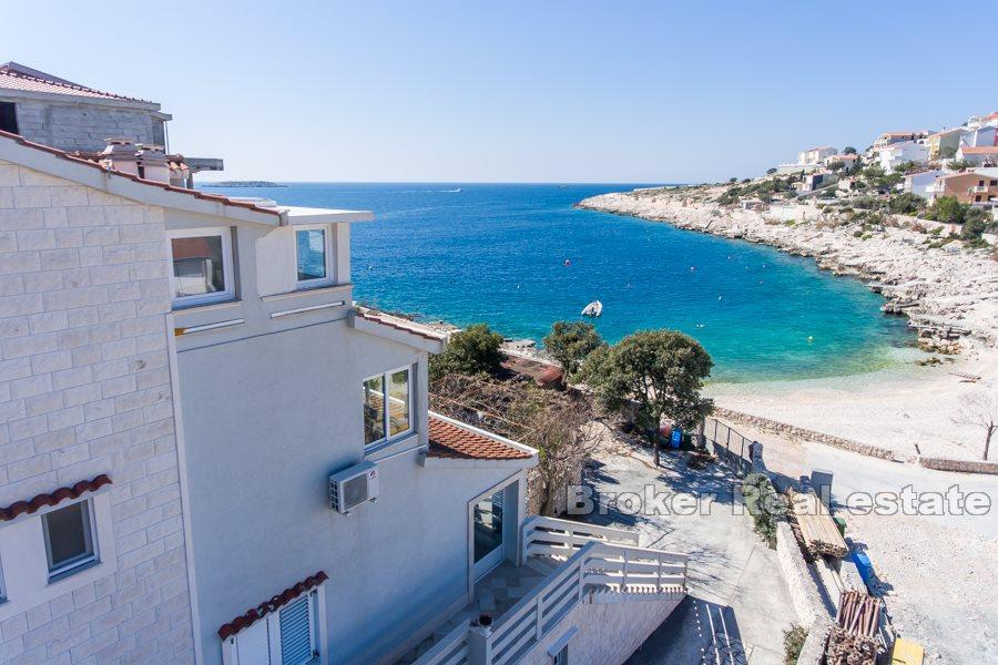 Rogoznica - Grande casa in prima fila al mare