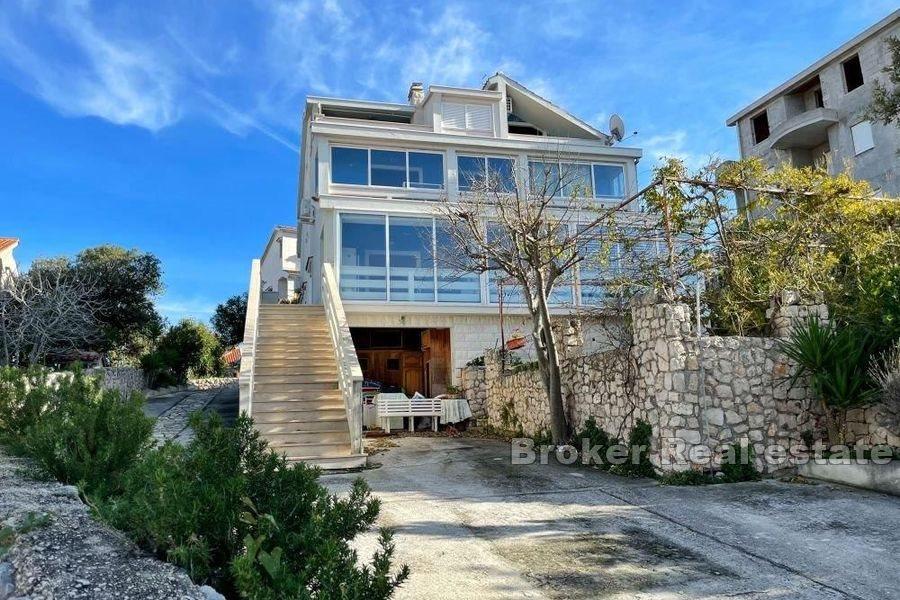 Rogoznica - Duży dom w pierwszym rzędzie do morza