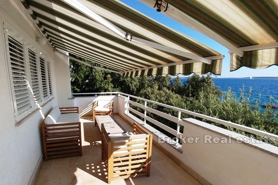 Island of Pag - Apartment house in the first row to the sea