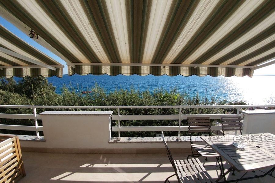 Island of Pag - Apartment house in the first row to the sea