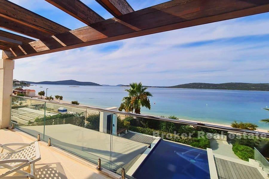 Rogoznica - Moderní vila v první řadě k moři