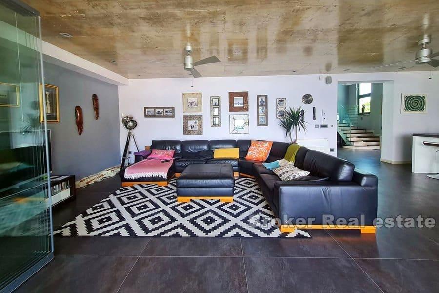 Rogoznica - Moderna vila u prvom redu do mora