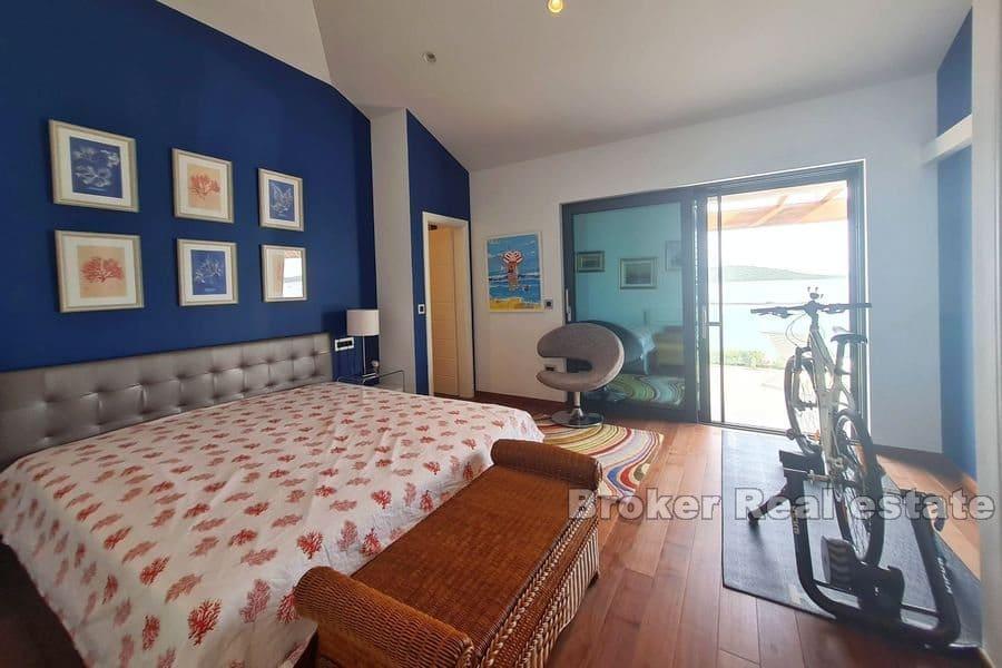 Rogoznica - Moderne villa i første rad til sjøen